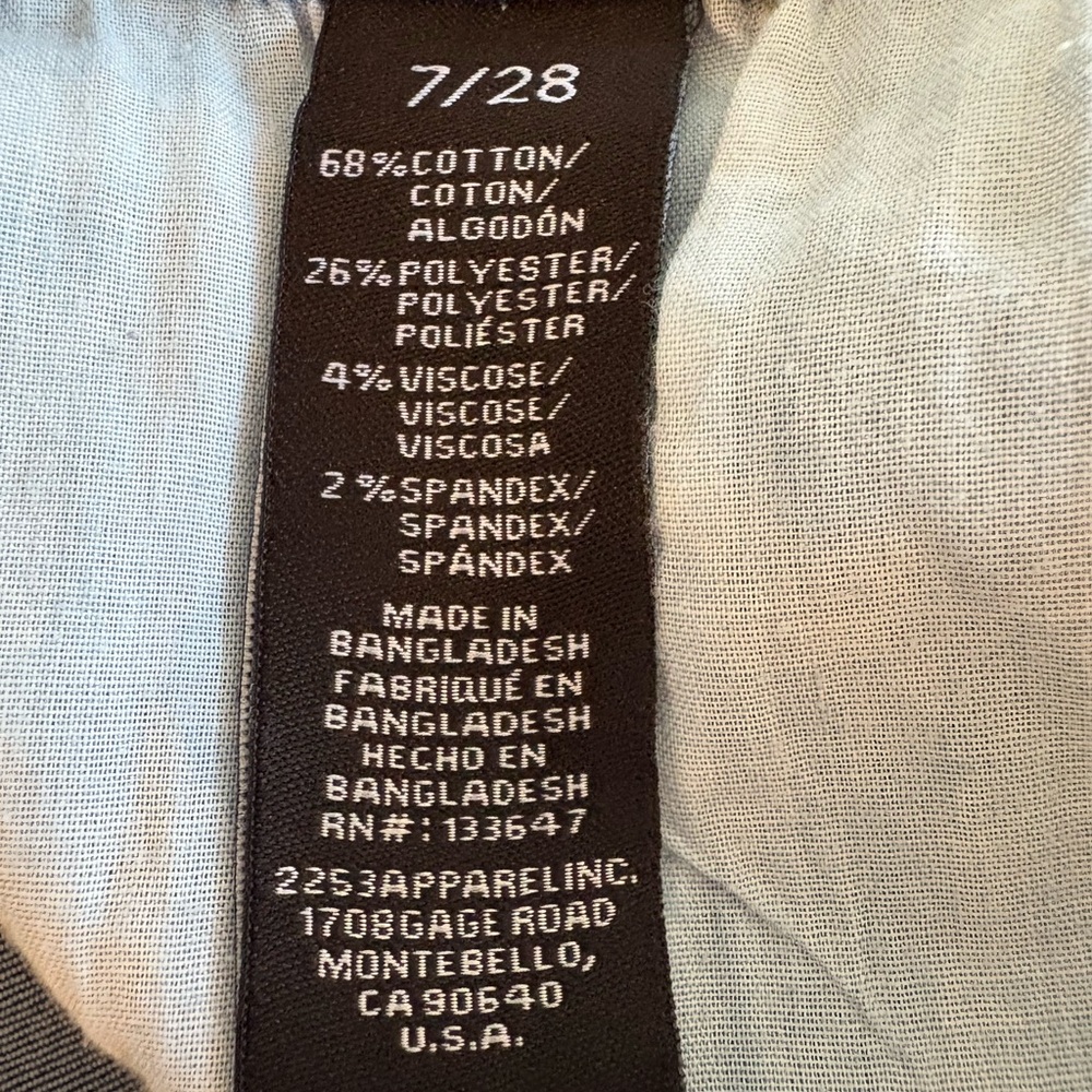 BCBGeneration NWOT Blue Flare Jeans, High Rise Curvy. 5 pockets.Size 7/28 - Picture 5 of 8